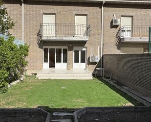 Exterior view of Single-family semi-detached to rent in Arroyo de la Encomienda