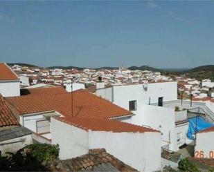 Vista exterior de Casa o xalet en venda en Cabeza la Vaca amb Moblat