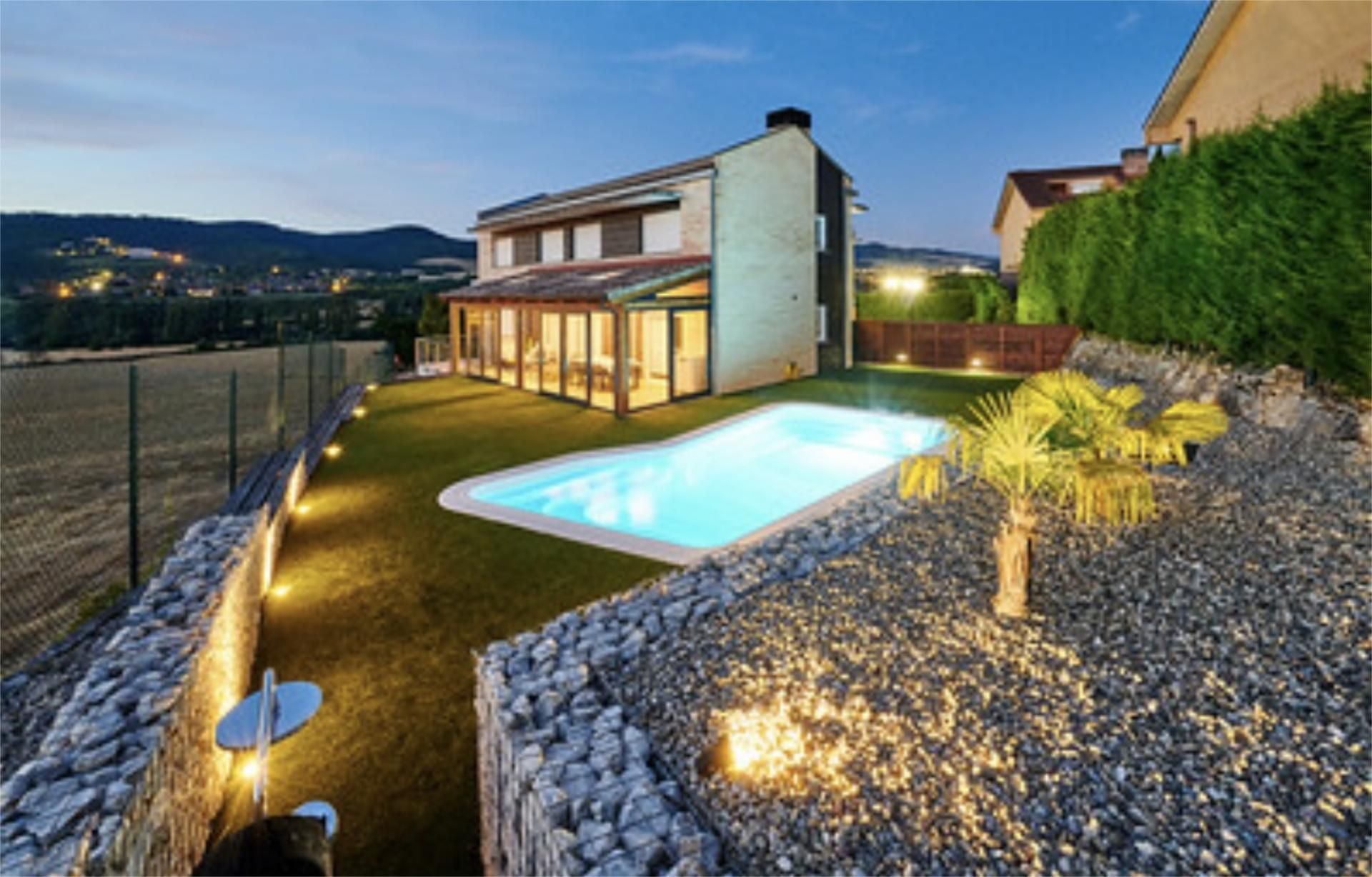 Jardí de Casa o xalet en venda en Egüés amb Aire condicionat, Terrassa i Piscina