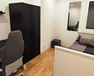 Bedroom of Flat to share in  Barcelona Capital  with Parquet flooring, Storage room and Furnished