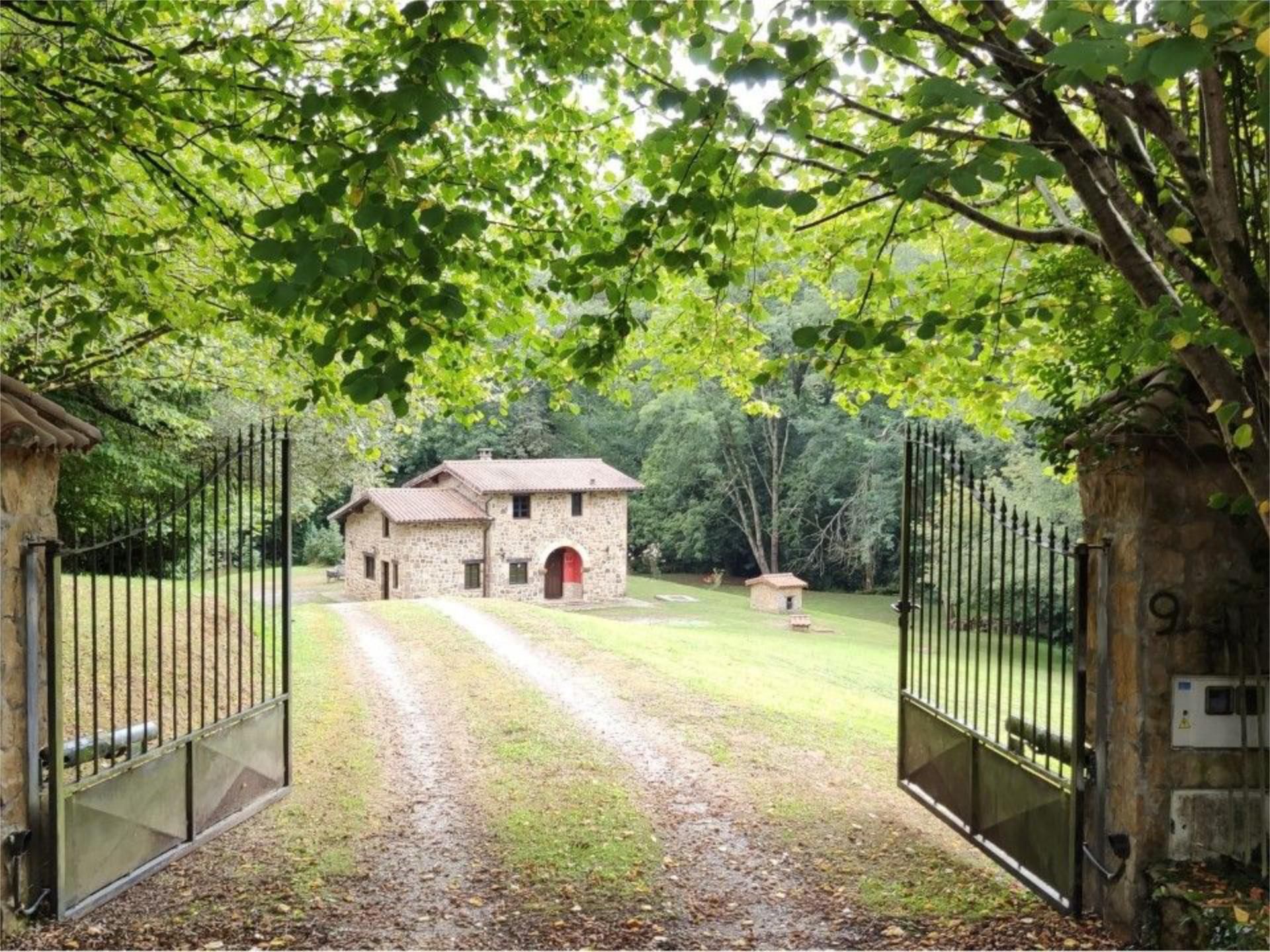 Vista exterior de Casa o xalet en venda en Entrambasaguas amb Terrassa i Balcó