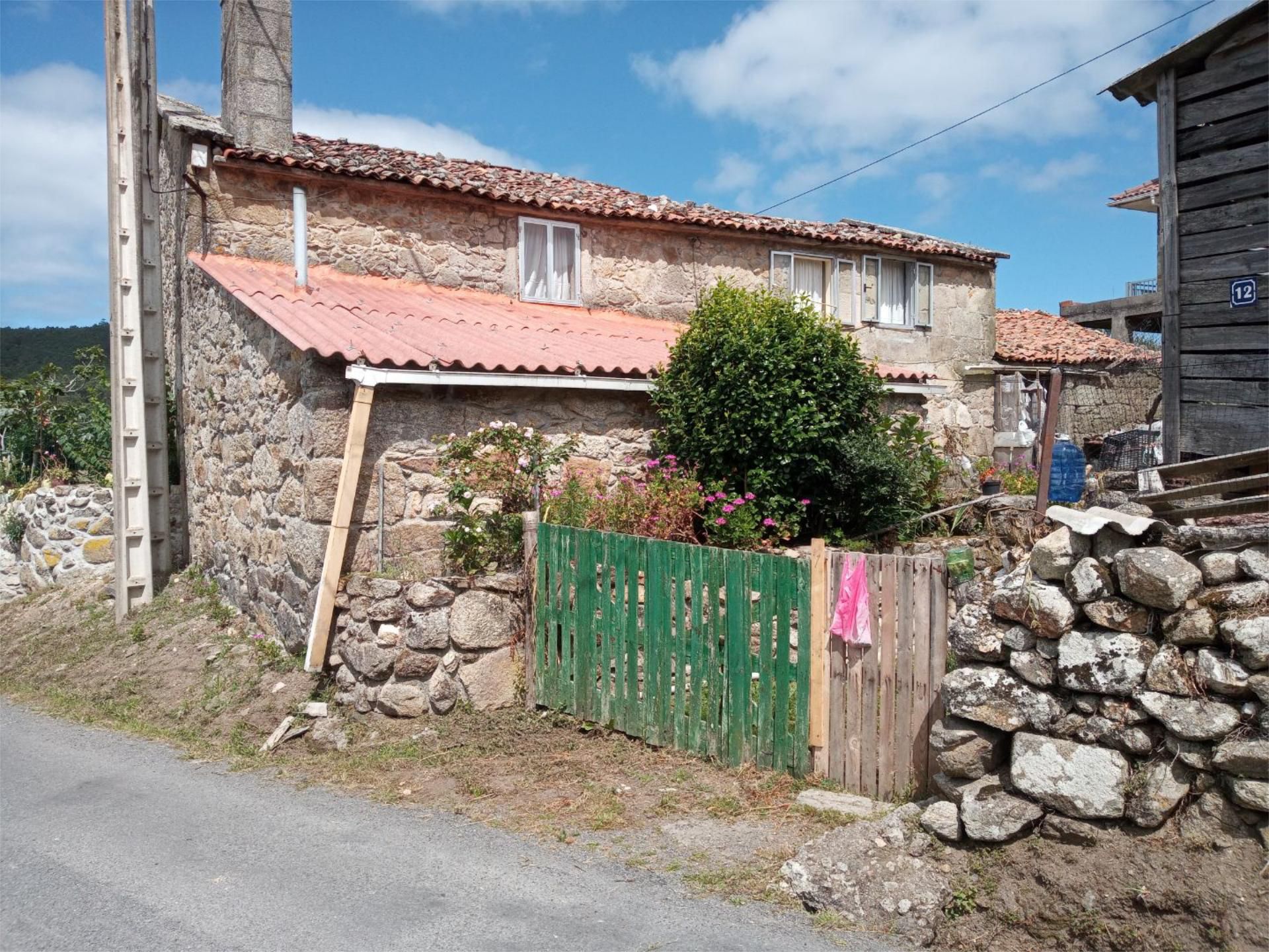 Vista exterior de Casa adosada en venda en Cabana de Bergantiños amb Jardí privat