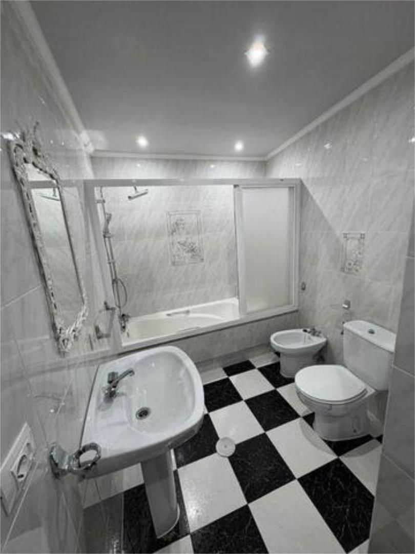Bathroom of Flat to rent in O Carballiño    with Terrace