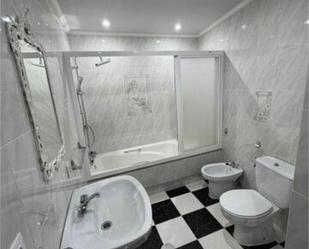 Bathroom of Flat to rent in O Carballiño    with Heating, Terrace and Storage room