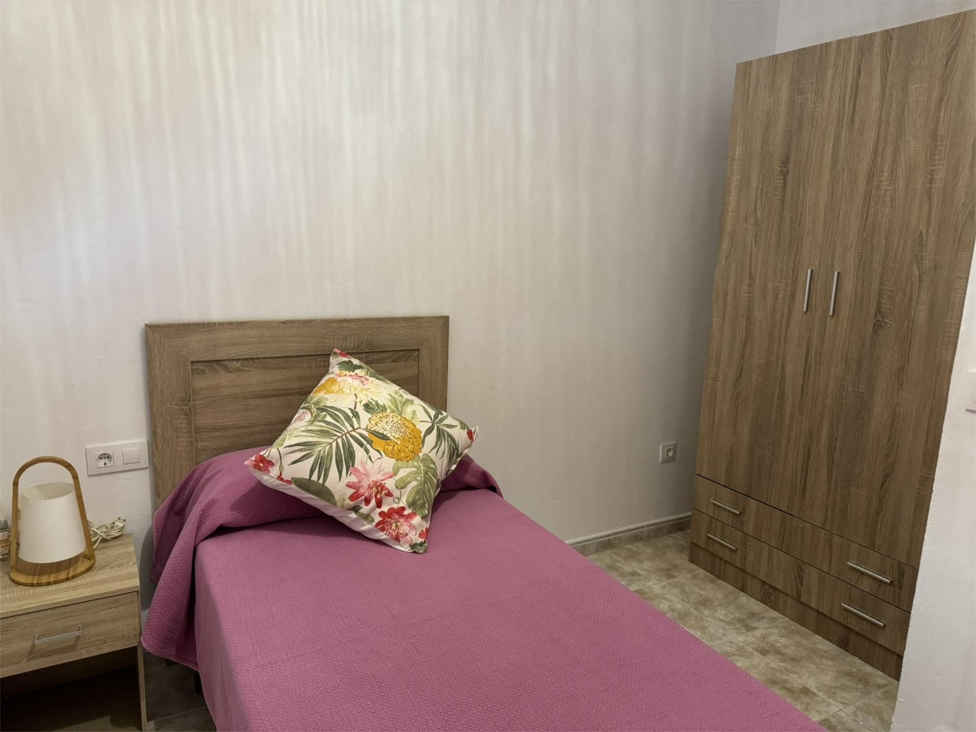Bedroom of Flat to share in Los Barrios  with Furnished, Washing machine and Microwave