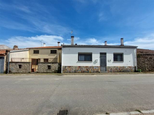 Casa adosada en Venta en Calle Valle Pozo, 3 en Vitigudino