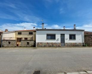Exterior view of Single-family semi-detached for sale in Vitigudino  with Terrace, Storage room and Furnished