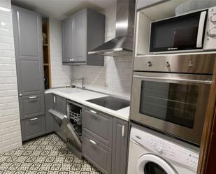 Cuina de Pis en venda en León Capital  amb Calefacció, Parquet i Terrassa