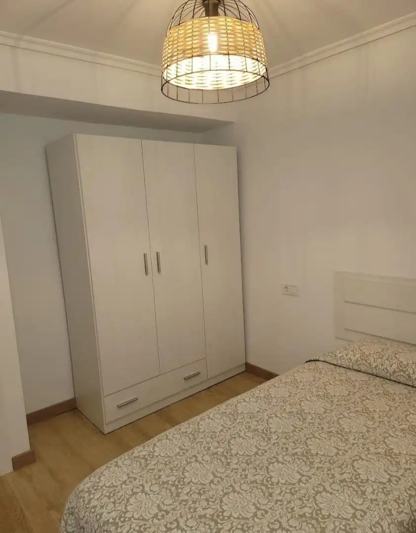 Zimmer in Calle Bonifacio del Castillo, 8, Inmobiliaria - Barreda Schlafzimmer von Wohnung zur untervermieten in Torrelavega mit Heizung, Parkett und Möbliert