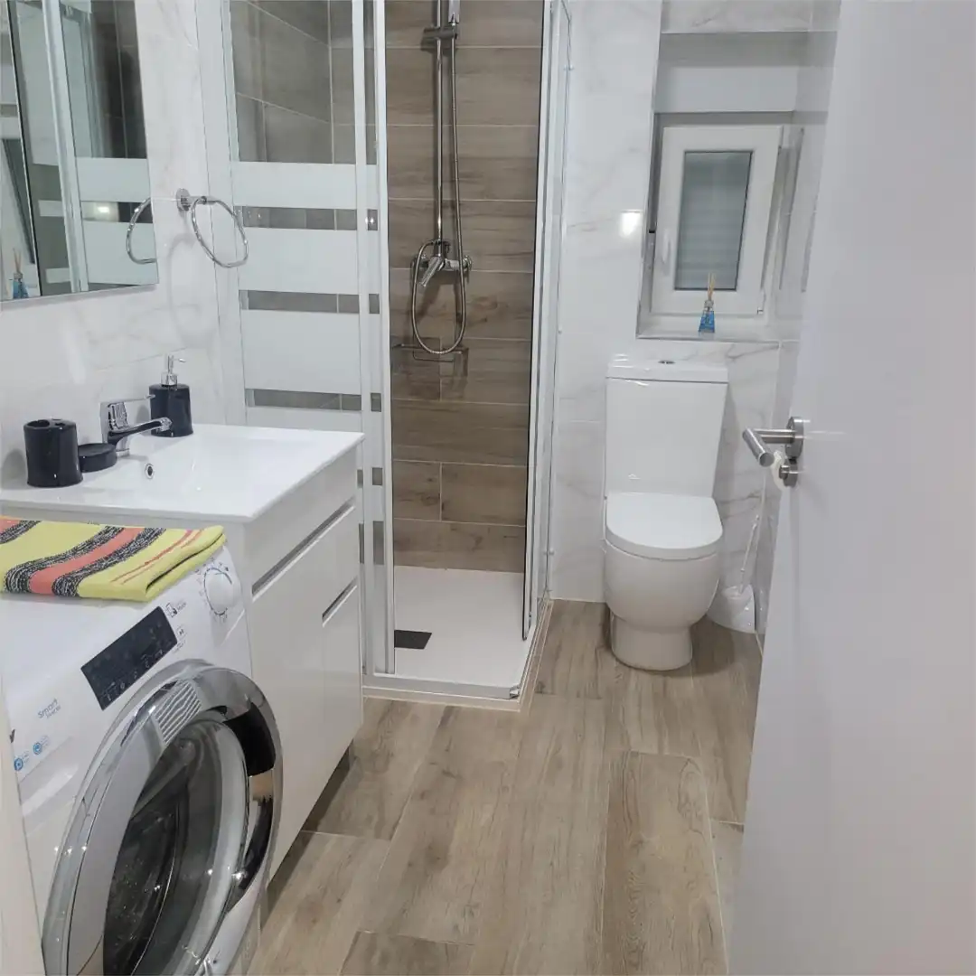 Zimmer in Calle Bonifacio del Castillo, 8, Inmobiliaria - Barreda Badezimmer von Wohnung zur untervermieten in Torrelavega mit Heizung, Parkett und Möbliert
