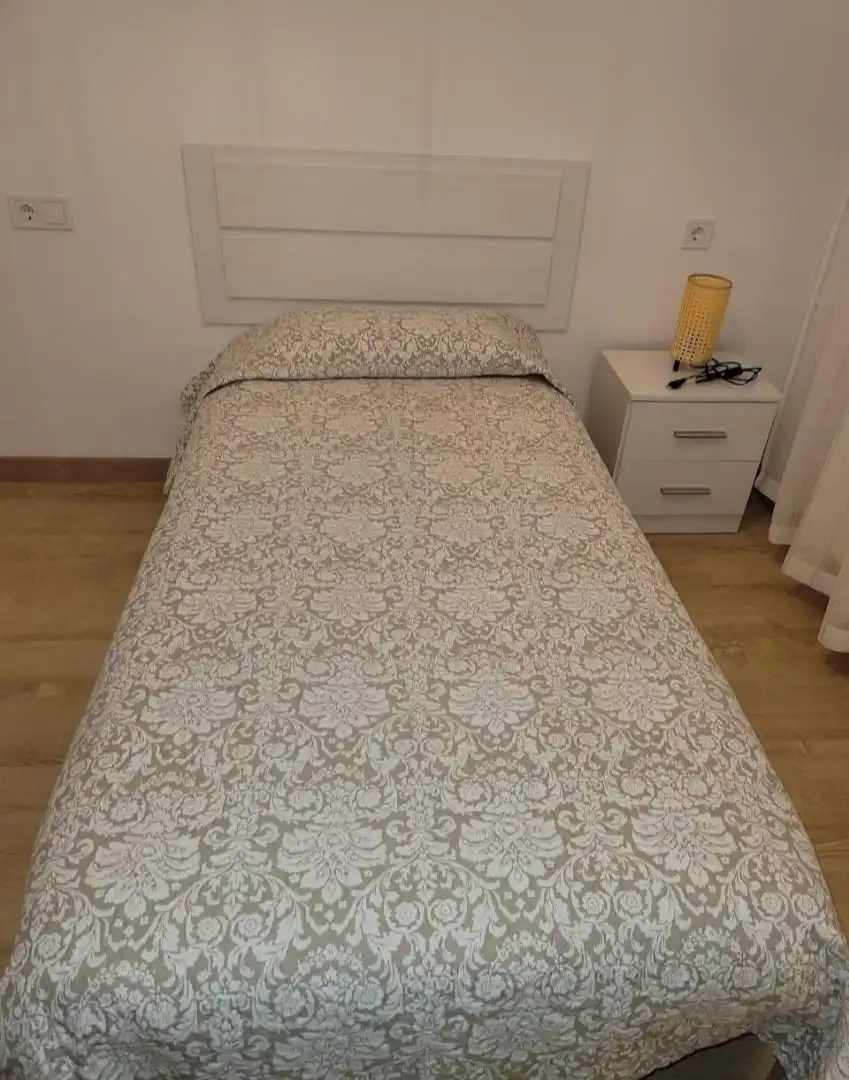 Zimmer in Calle Bonifacio del Castillo, 8, Inmobiliaria - Barreda Schlafzimmer von Wohnung zur untervermieten in Torrelavega mit Heizung, Parkett und Möbliert