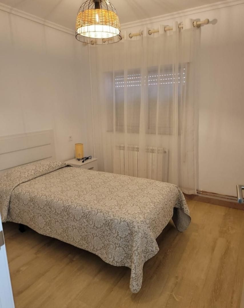 Bedroom of Flat to share in Torrelavega   with Heating, Parquet flooring and Furnished