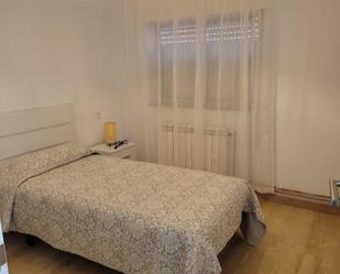 Dormitori de Pis per a compartir en Torrelavega  amb Calefacció, Parquet i Moblat