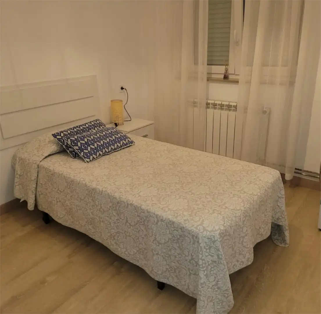 Zimmer in Calle Bonifacio del Castillo, 8, Inmobiliaria - Barreda Schlafzimmer von Wohnung zur untervermieten in Torrelavega mit Heizung, Parkett und Möbliert