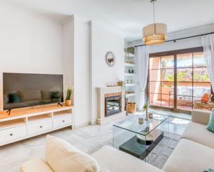 Living room of Flat for sale in Estepona  with Air Conditioner, Terrace and Swimming Pool