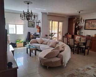 Sala d'estar de Pis de lloguer en  Sevilla Capital amb Aire condicionat i Terrassa