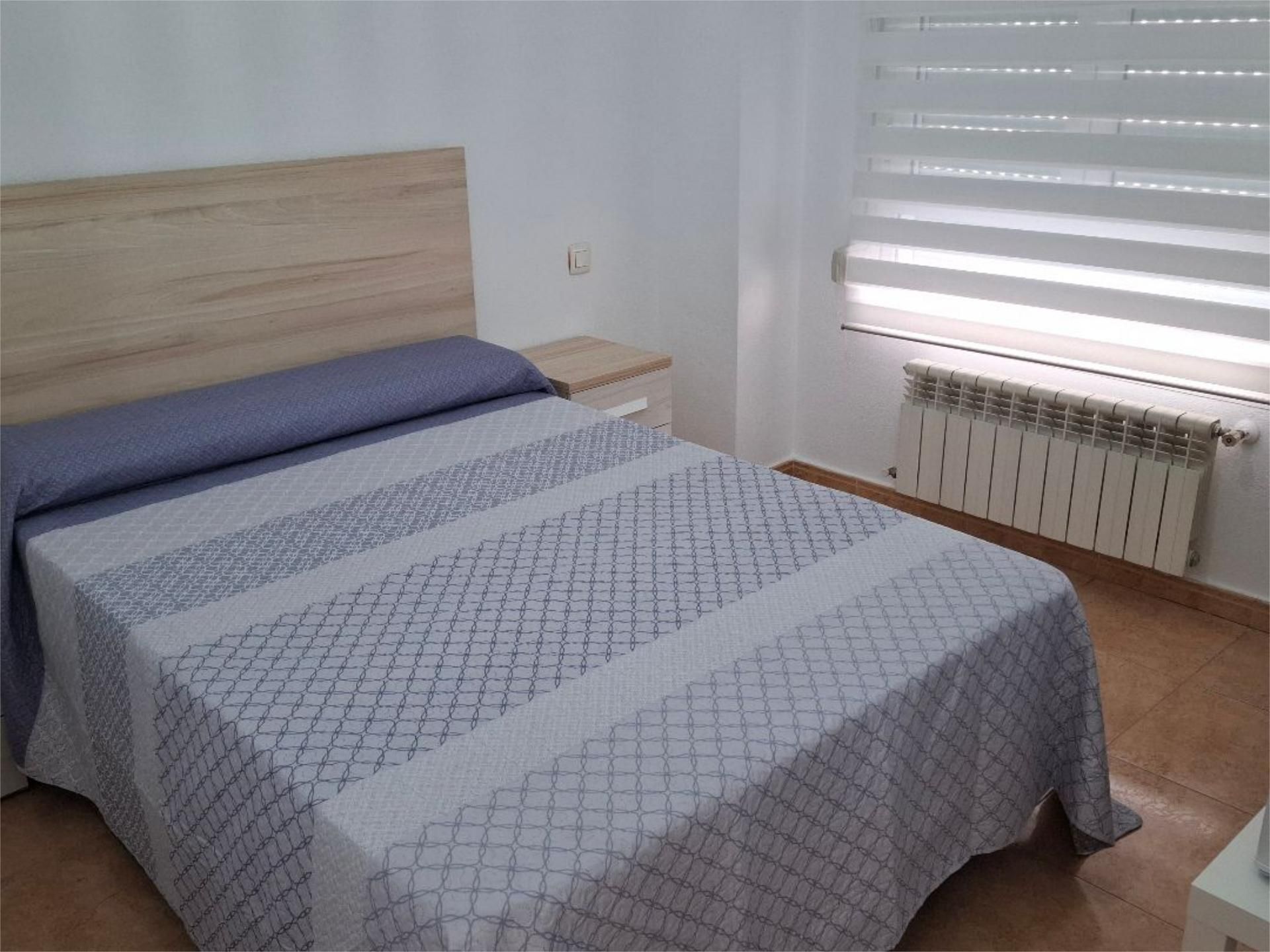 Bedroom of Flat to share in  Toledo Capital  with Air Conditioner, Heating and Private garden