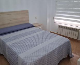 Bedroom of Flat to share in  Toledo Capital  with Air Conditioner, Heating and Private garden