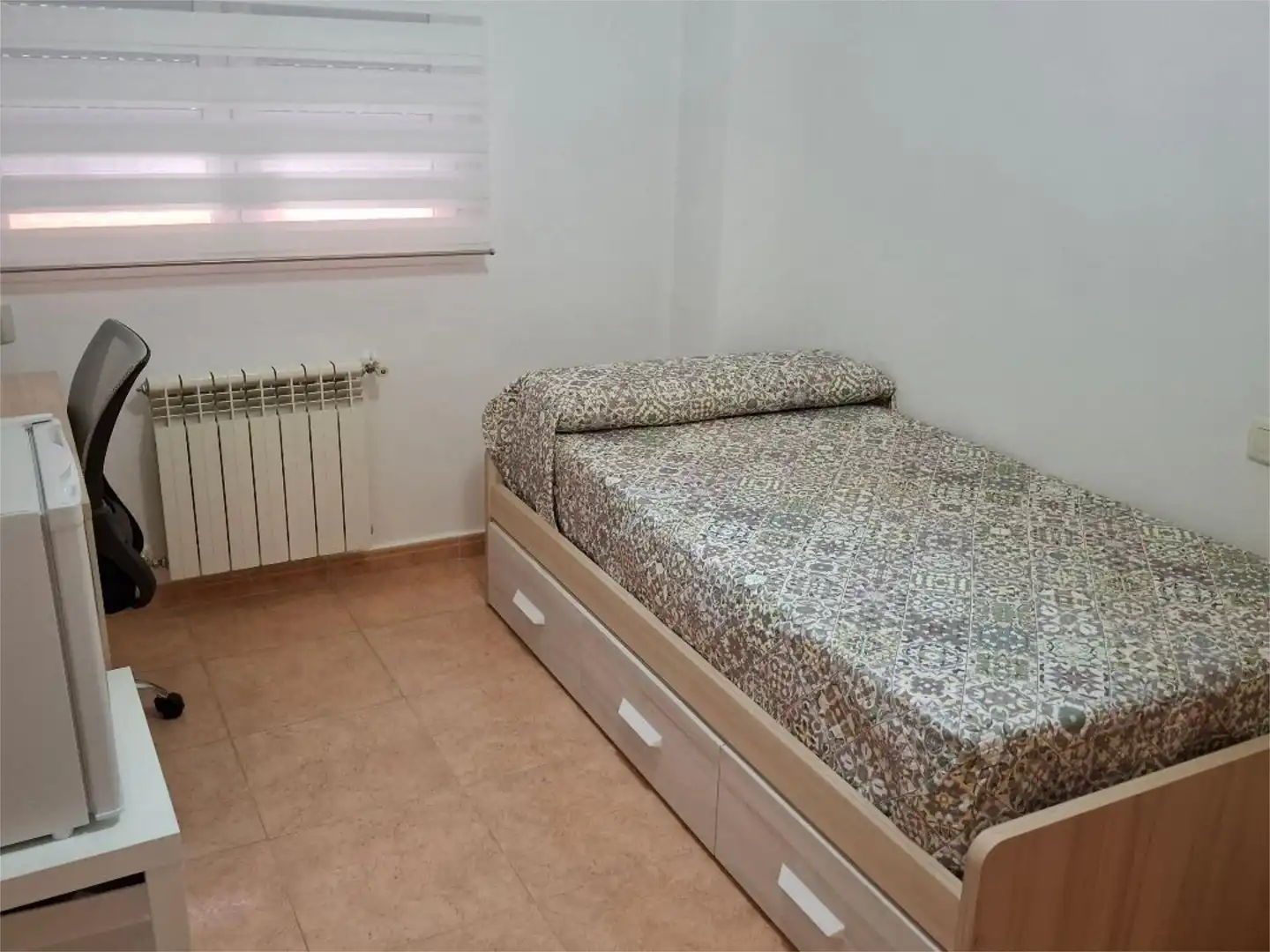 Habitación en Calle Reino Unido, 8, Buenavista - Valparaíso - La Legua Habitación de Piso para compartir en Toledo con Aire acondicionado, Calefacción y Jardín privado