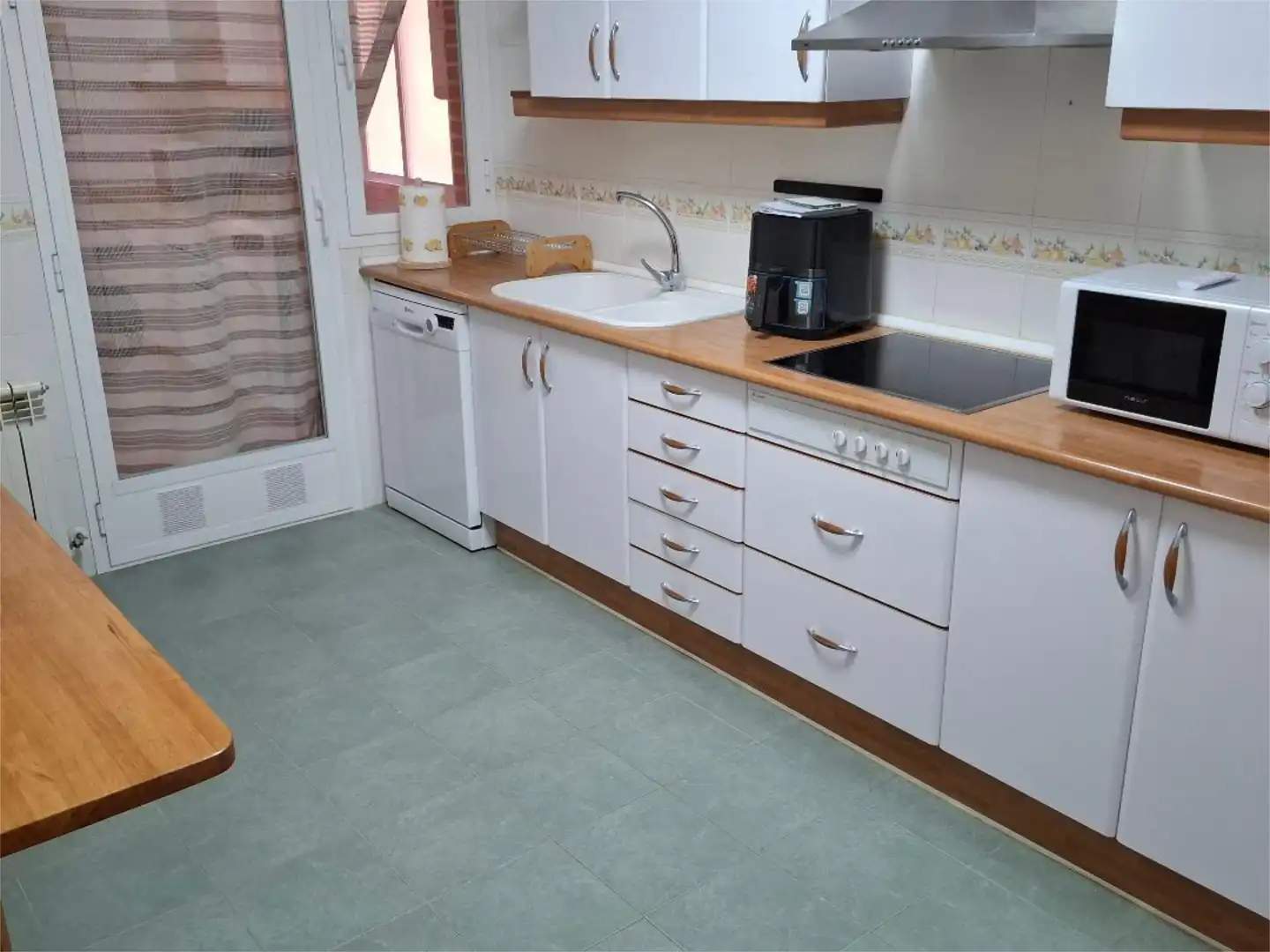 Habitación en Calle Reino Unido, 8, Buenavista - Valparaíso - La Legua Cocina de Piso para compartir en Toledo con Aire acondicionado, Calefacción y Jardín privado
