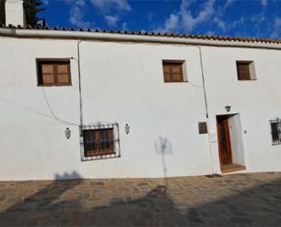 Vista exterior de Casa adosada en venda en Macharaviaya amb Jardí privat