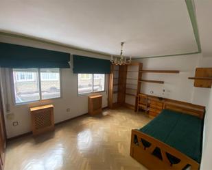 Dormitori de Pis de lloguer en Móstoles amb Calefacció, Parquet i Moblat