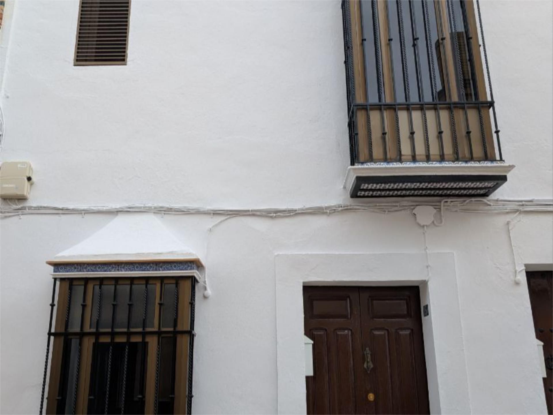 Vista exterior de Casa adosada en venda en Fuentes de Andalucía amb Terrassa