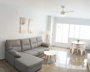 Living room of Flat to share in  Granada Capital  with Heating, Terrace and Furnished