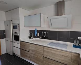 Cuina de Pis de lloguer en Cáceres Capital amb Aire condicionat, Terrassa i Balcó