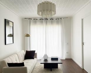 Living room of Flat for sale in El Prat de Llobregat  with Parquet flooring, Terrace and Furnished