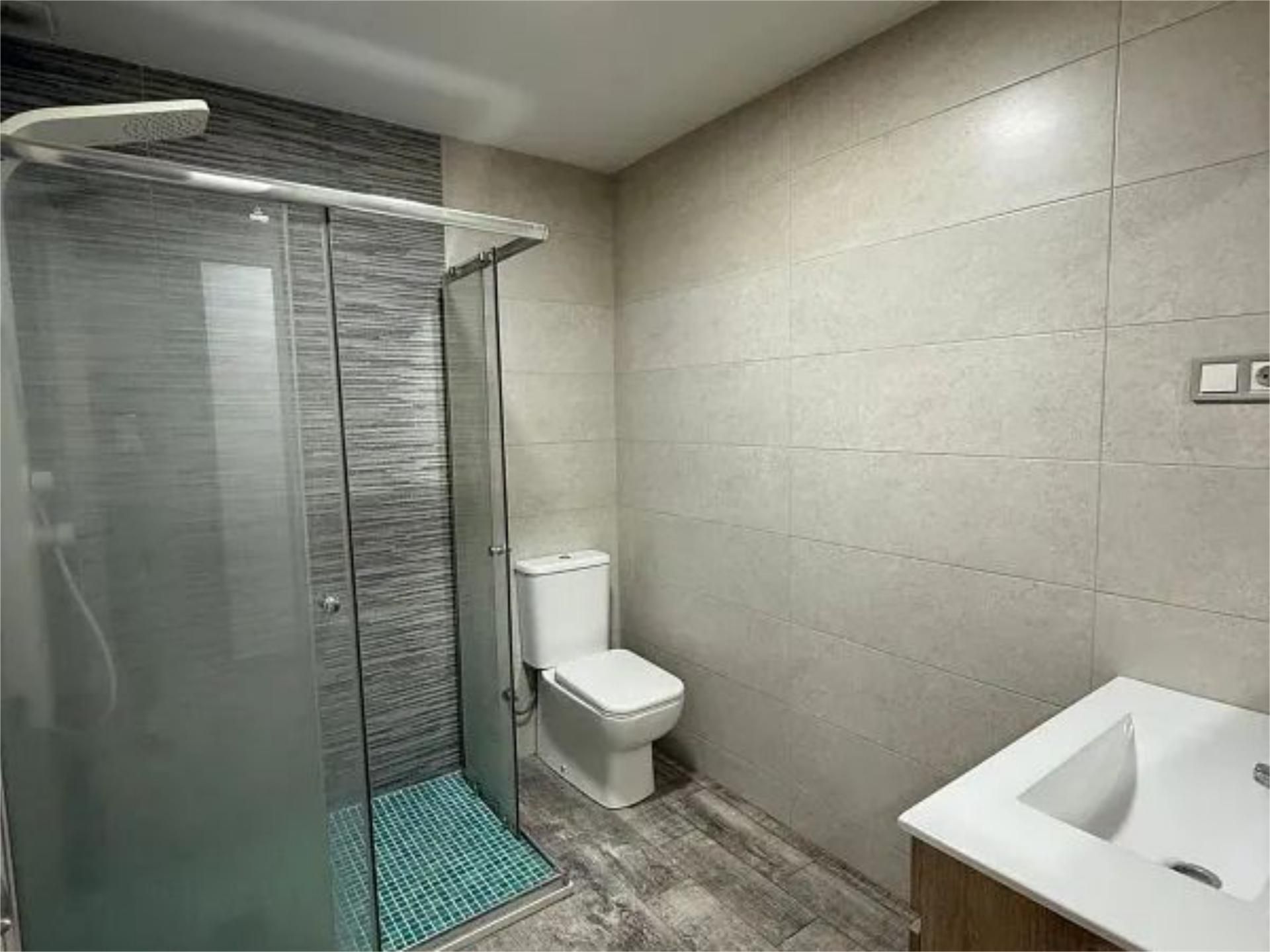 Bathroom of Single-family semi-detached for sale in Terrassa  with Air Conditioner, Terrace and Balcony