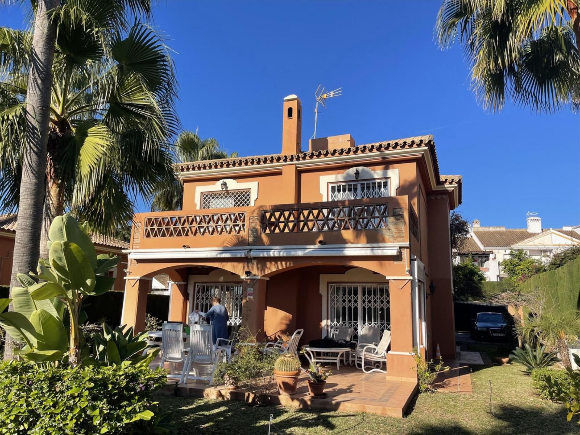 Exterior view of House or chalet for sale in Estepona  with Air Conditioner, Terrace and Swimming Pool