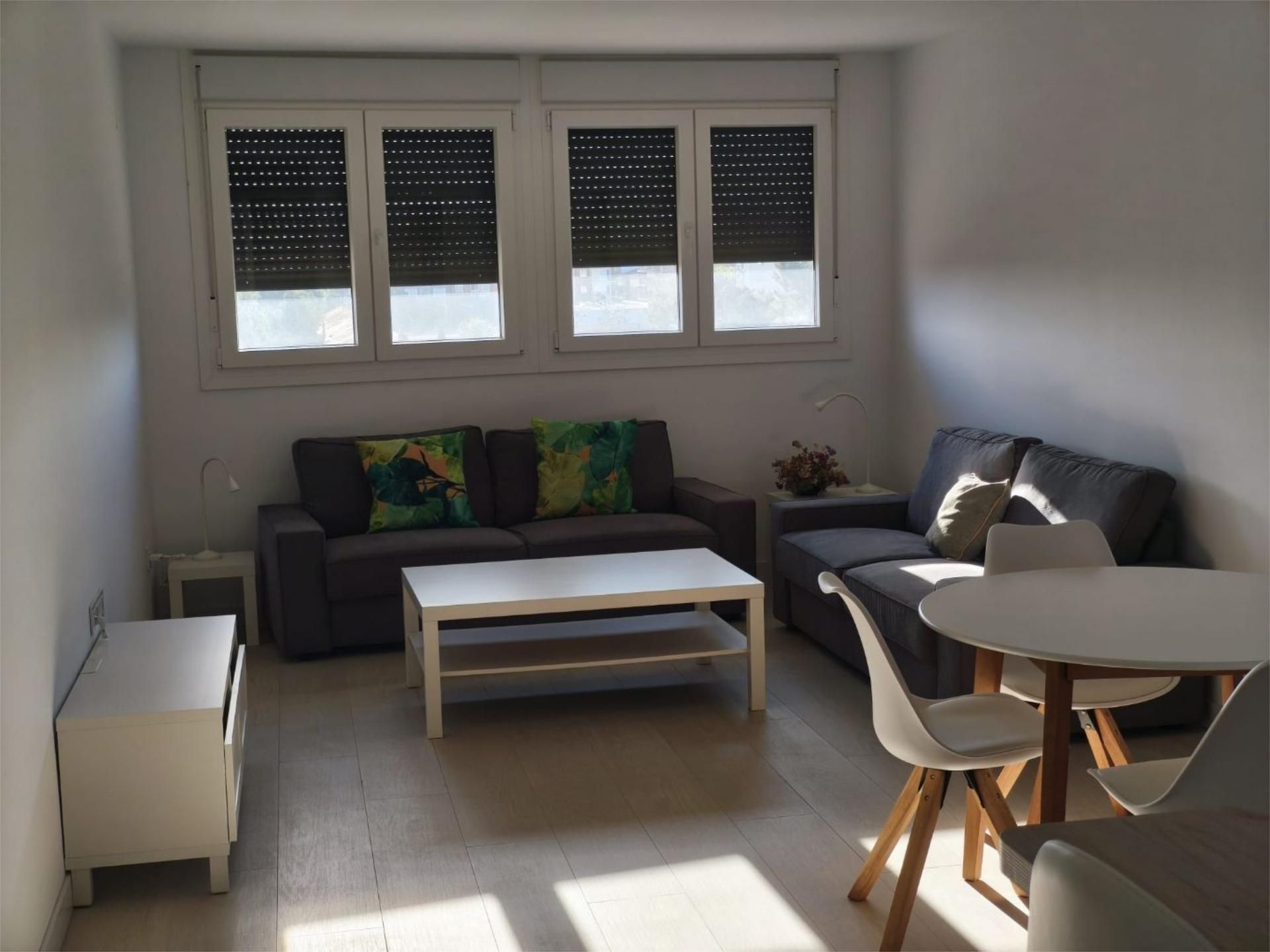 Sala d'estar de Apartament de lloguer en  Albacete Capital amb Aire condicionat, Calefacció i Jardí privat