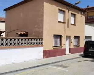 Vista exterior de Casa o xalet de lloguer en María de Huerva amb Calefacció, Jardí privat i Terrassa