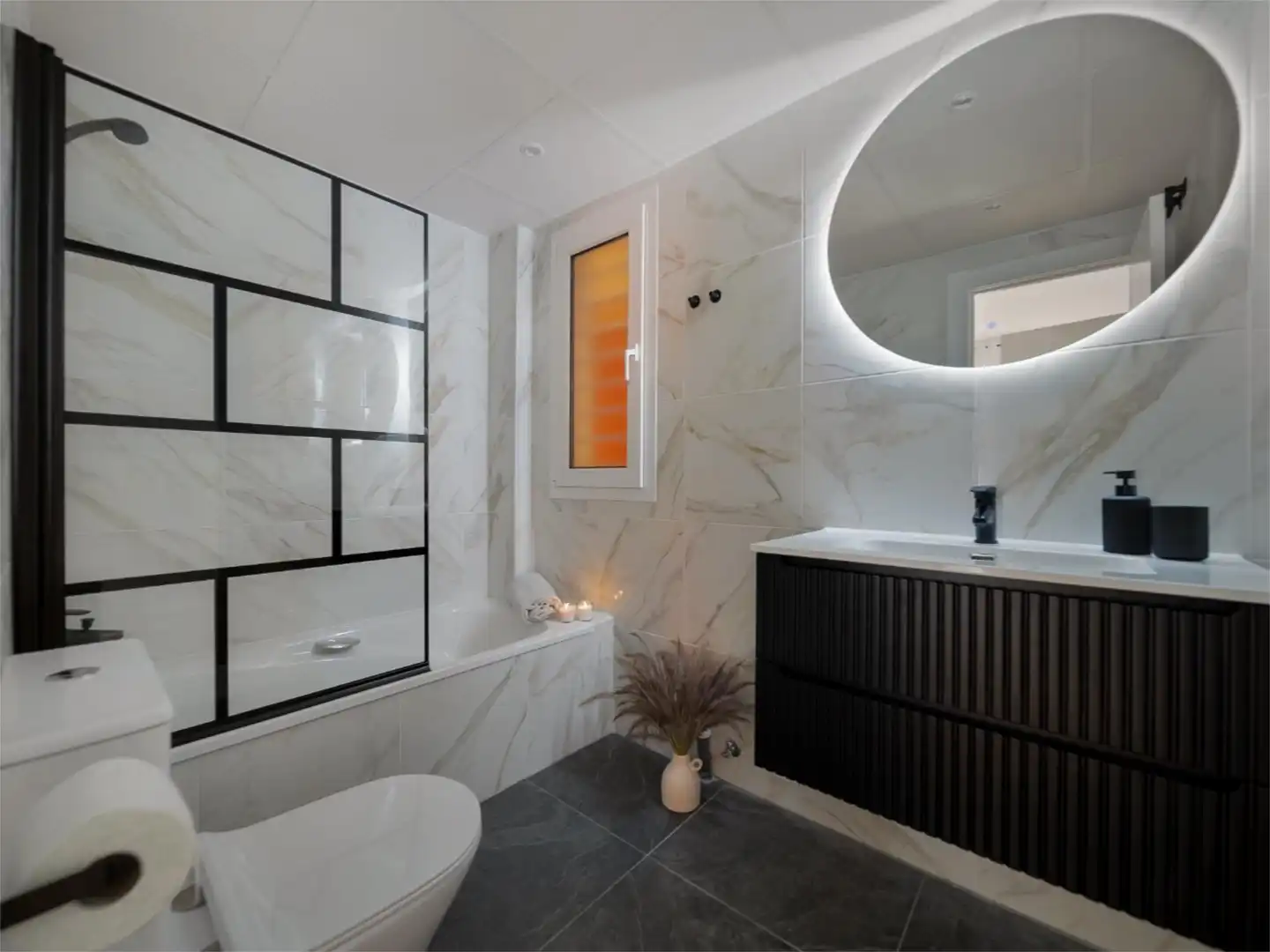 Bathroom of Flat for sale in Benalmádena  with Air Conditioner, Heating and Private garden