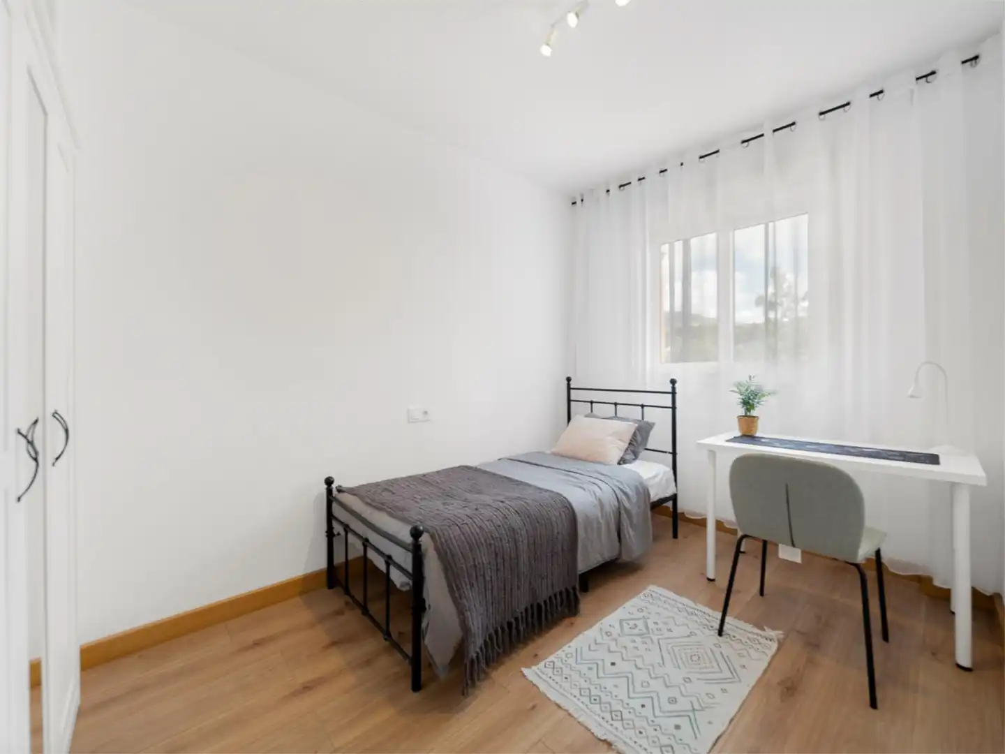 Bedroom of Flat for sale in Benalmádena  with Air Conditioner, Heating and Private garden