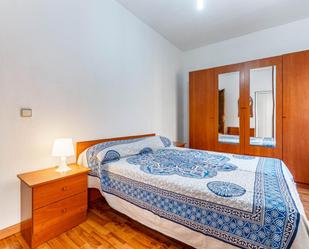 Bedroom of Flat to share in  Granada Capital  with Heating, Parquet flooring and Furnished