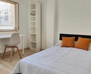 Bedroom of Flat to share in  Zaragoza Capital
