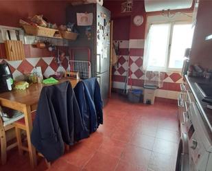 Cuina de Pis en venda en Oviedo  amb Calefacció i Moblat