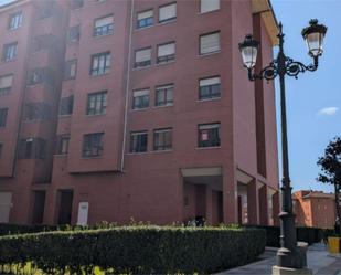 Vista exterior de Pis en venda en Oviedo  amb Calefacció, Jardí privat i Parquet