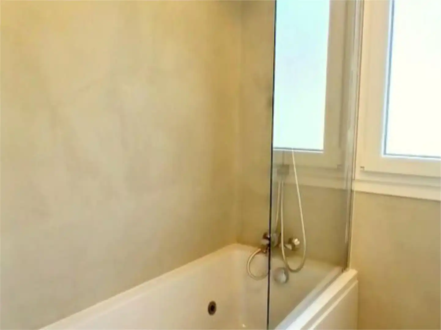Wohnung zum Verkauf in Barrio la Aguilalera, 10, Las Rozas de Valdearroyo Badezimmer von Wohnung zum Verkauf in Las Rozas de Valdearroyo mit Heizung, Privatgarten und Terrasse