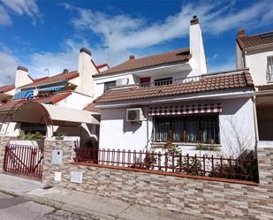 Vista exterior de Casa o xalet en venda en Getafe amb Aire condicionat, Calefacció i Jardí privat