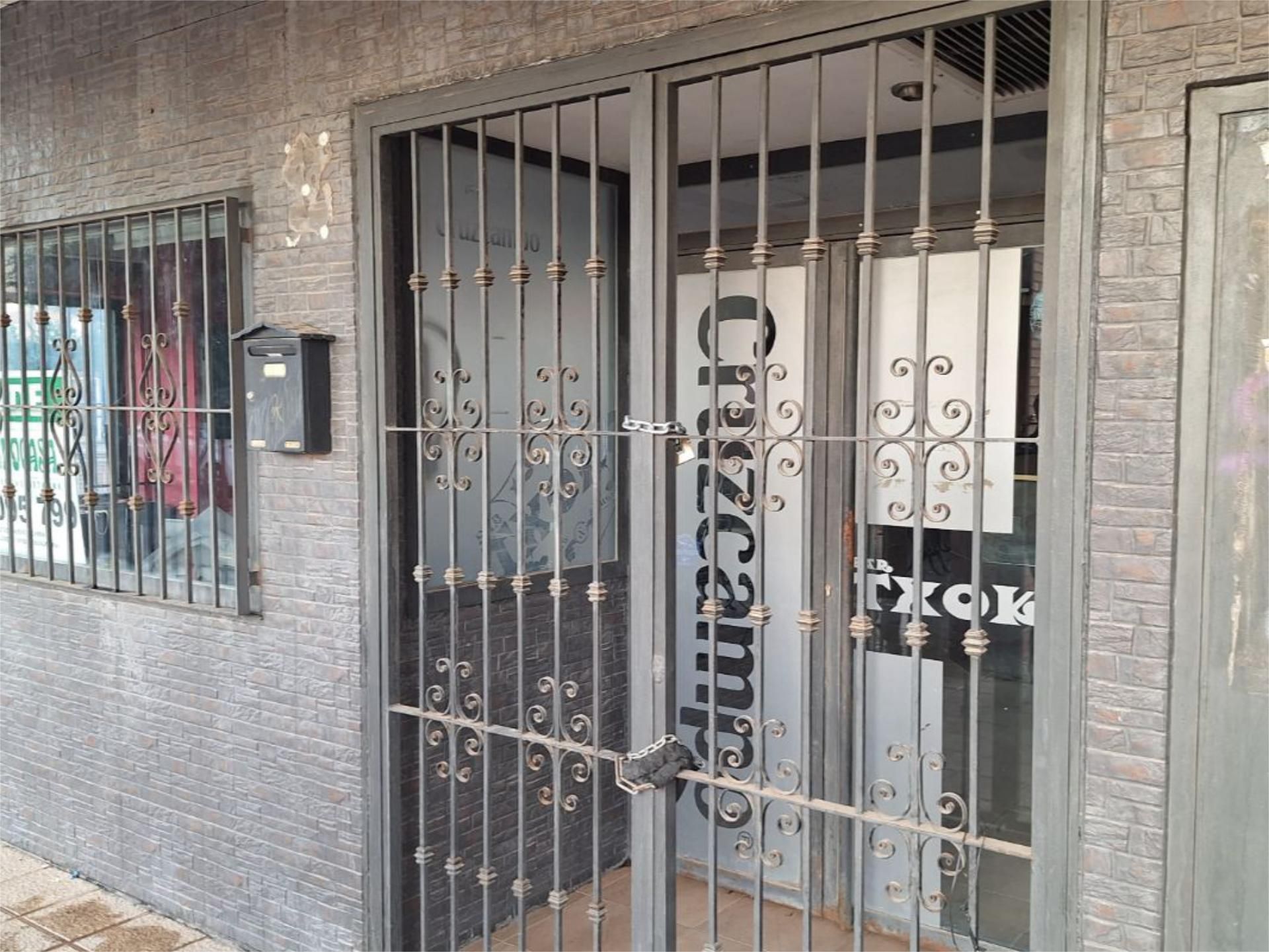Vista exterior de Local en venta en Alovera