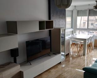 Sala d'estar de Apartament de lloguer en La Manga del Mar Menor amb Aire condicionat i Balcó
