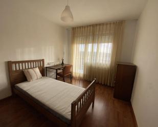 Bedroom of Attic to share in  Zaragoza Capital  with Heating, Furnished and Washing machine