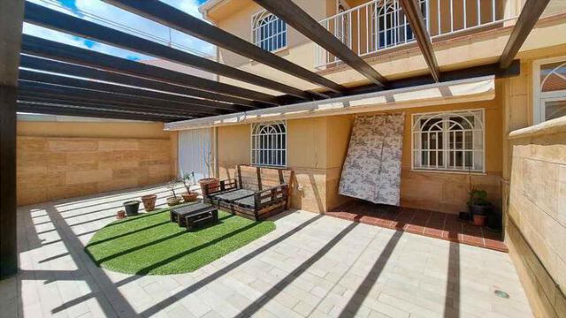 Terrassa de Casa adosada en venda en Horcajo de Santiago amb Terrassa i Piscina