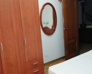 Bedroom of House or chalet to share in  Madrid Capital  with Heating, Private garden and Parquet flooring