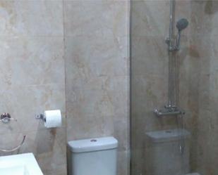 Bany de Pis de lloguer en  Madrid Capital amb Aire condicionat, Calefacció i Moblat
