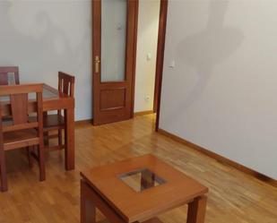 Sala d'estar de Pis en venda en Oviedo  amb Calefacció, Parquet i Traster