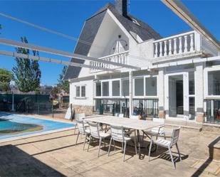 Terrassa de Casa o xalet en venda en Móstoles amb Aire condicionat, Terrassa i Piscina